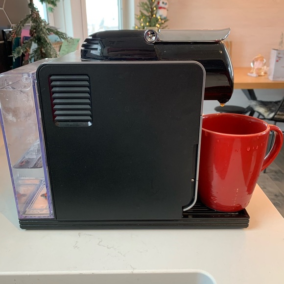 Nespresso Lattissima Coffee Machine by De’Longhi - Picture 4 of 6